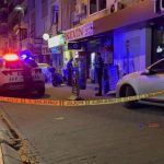 Silahlı saldırıdan şans eseri yara almadan kurtuldu; olay anı kamerada